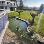 La De Louis Villa