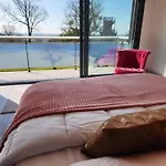 La De Louis