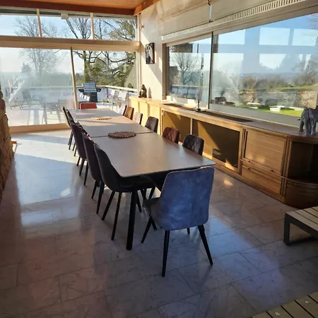 La De Louis Villa Saint-Planchers