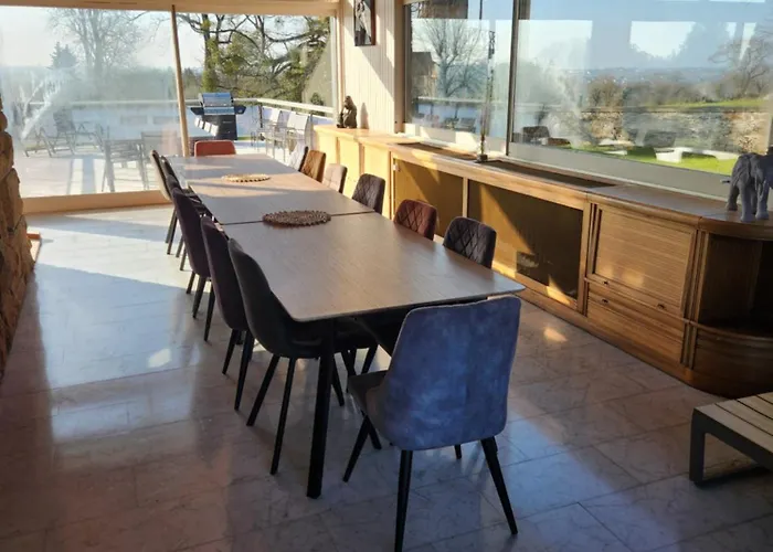 La De Louis Villa Saint-Planchers